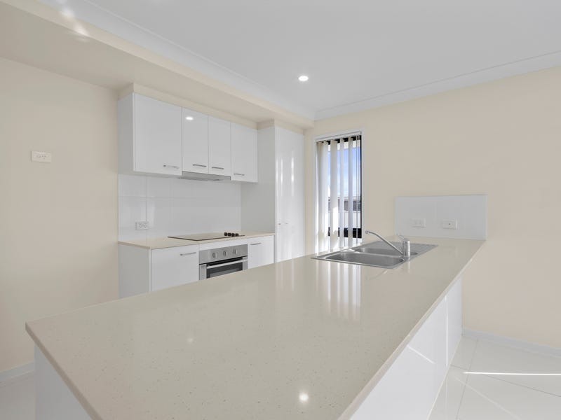 Unit 1/2 Nash Drive, Glenvale QLD 4350