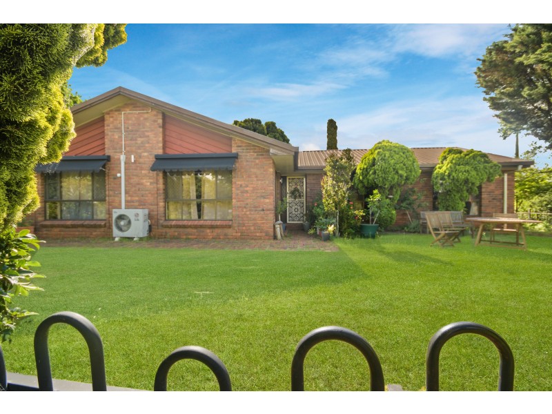 1 Lupin Court, Centenary Heights QLD 4350