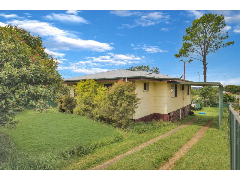 2 Sixth Avenue, Harristown QLD 4350