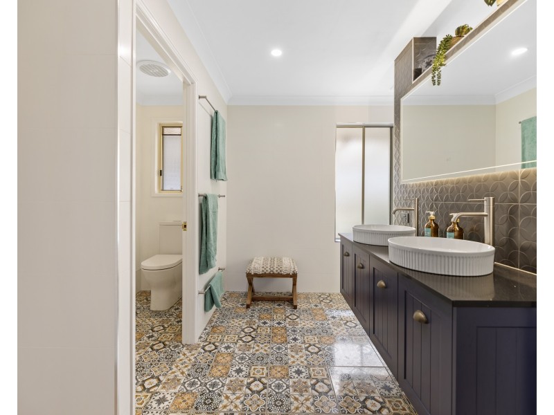 15 Rebecca Street, Glenvale QLD 4350