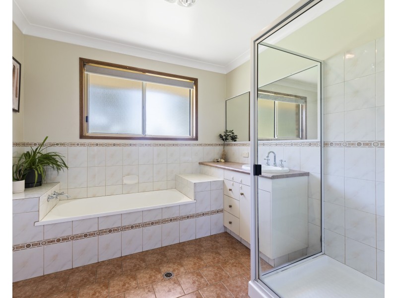 15 Rebecca Street, Glenvale QLD 4350