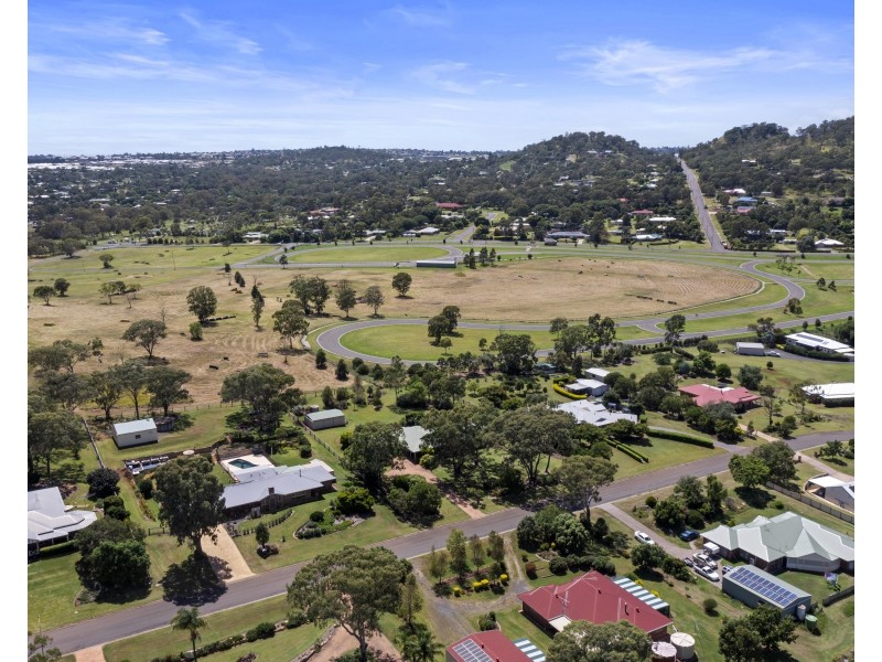 15 Rebecca Street, Glenvale QLD 4350