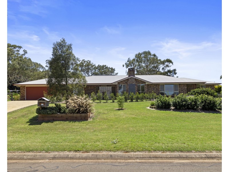 15 Rebecca Street, Glenvale QLD 4350