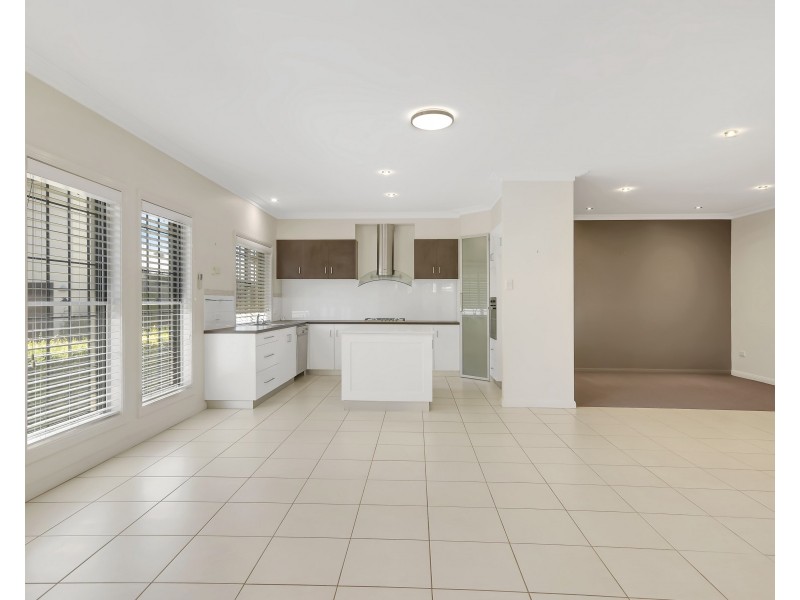 Unit 4/200 Ramsay Street, Centenary Heights QLD 4350