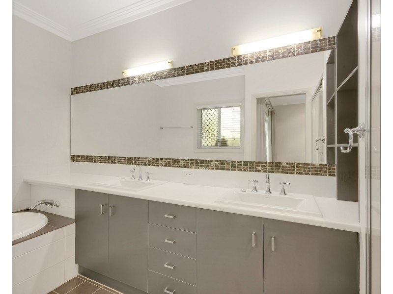 Unit 4/200 Ramsay Street, Centenary Heights QLD 4350