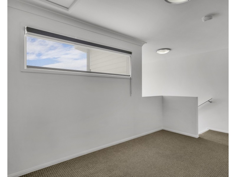 Unit 4/397 Stenner Street, Kearneys Spring QLD 4350