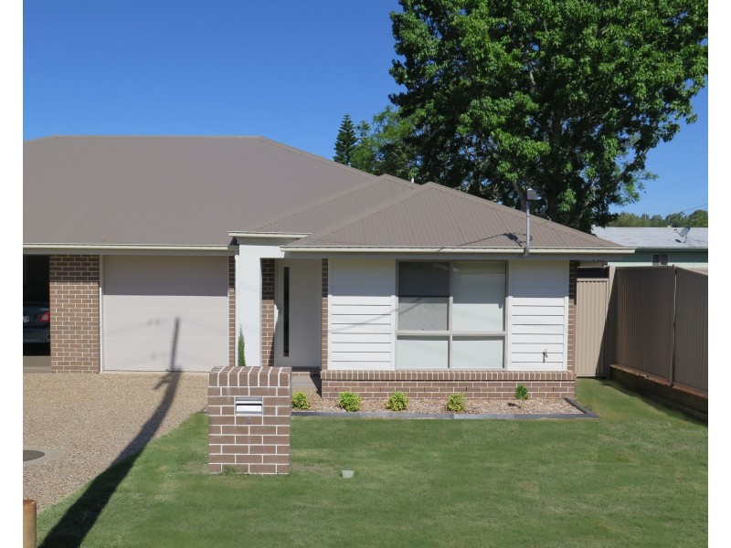 Unit 2/16 Short Street, South Toowoomba QLD 4350