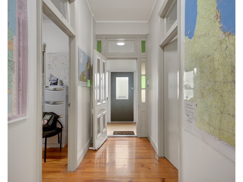 Suite 4/120 James Street, South Toowoomba QLD 4350