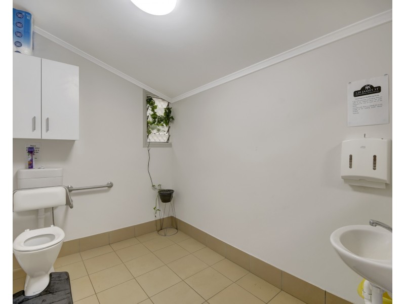 Suite 4/120 James Street, South Toowoomba QLD 4350