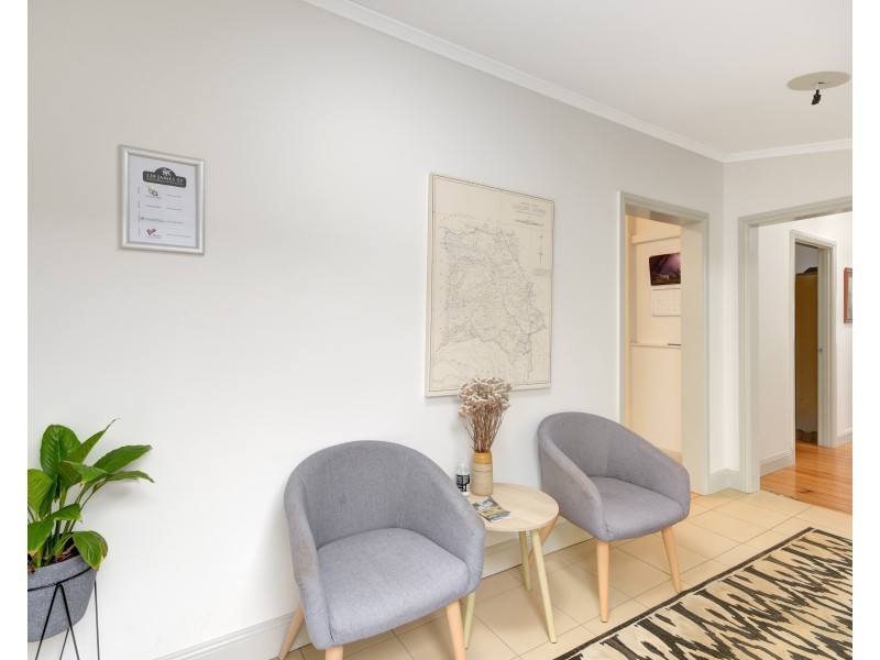 Suite 4/120 James Street, South Toowoomba QLD 4350