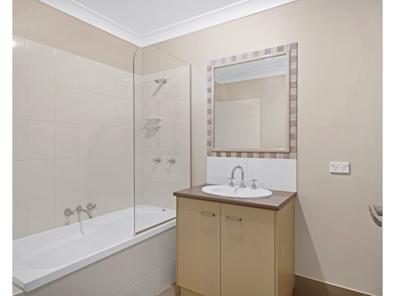 Unit 11/16 Anzac Avenue, Newtown QLD 4350