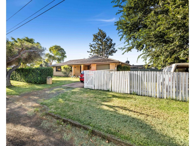 27 McFarlane Street, Wilsonton QLD 4350