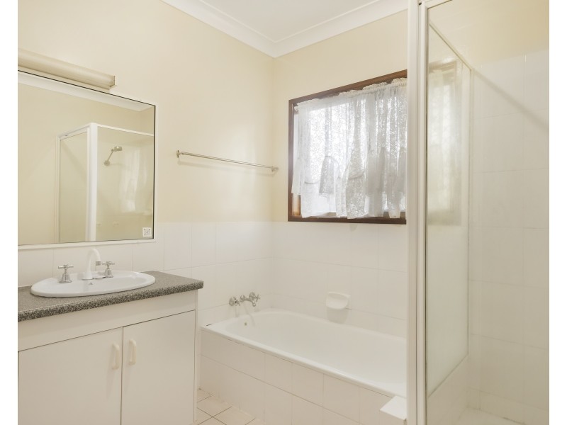 Unit 1/7 Suzanne Court, Kearneys Spring QLD 4350