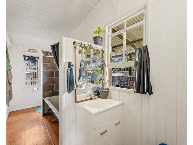 36 Charles Street, Newtown QLD 4350