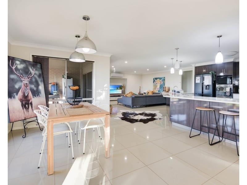 16 Maculan Crescent, Westbrook QLD 4350