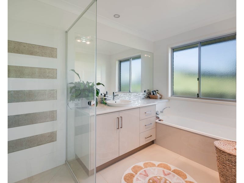 16 Maculan Crescent, Westbrook QLD 4350