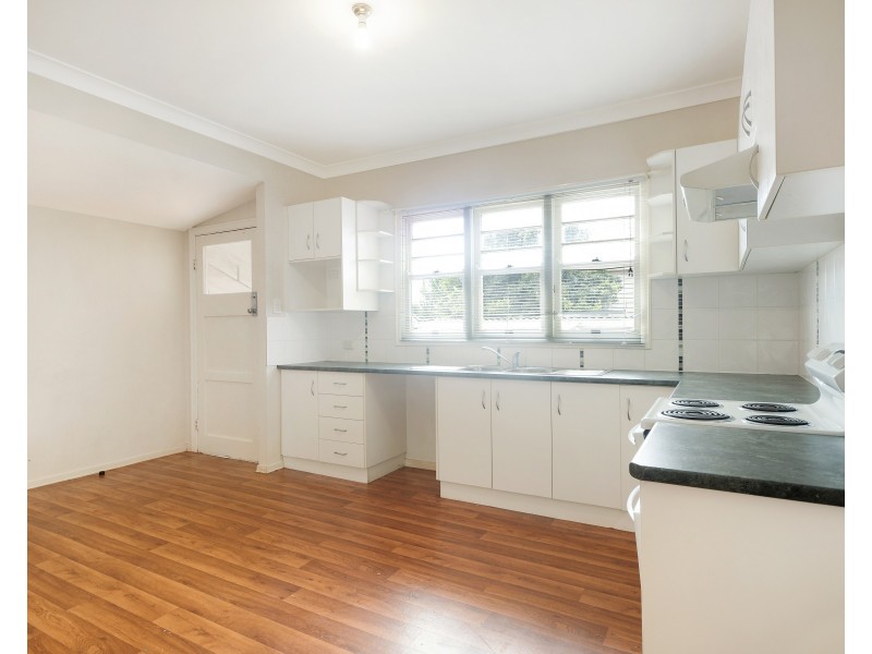 35 Gladstone Street, Newtown QLD 4350