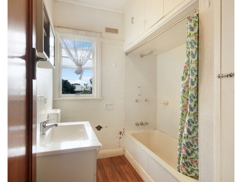 35 Gladstone Street, Newtown QLD 4350