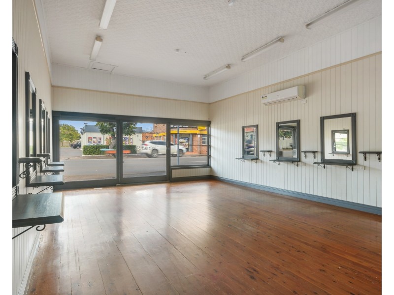 Shop 1/243 Bridge Street, Newtown QLD 4350