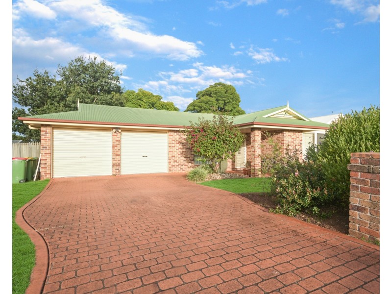 8 Degan Court, Middle Ridge QLD 4350