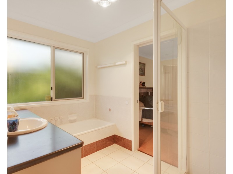8 Degan Court, Middle Ridge QLD 4350