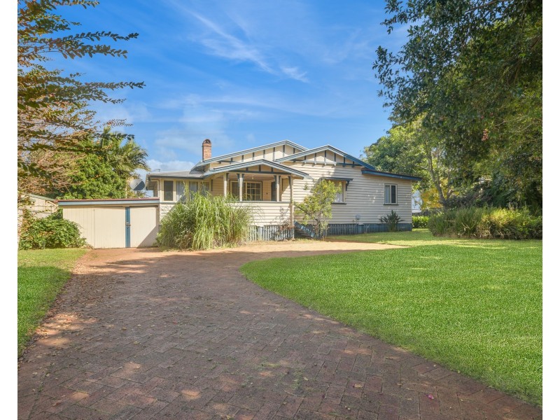 12 Stuart Street, Mount Lofty QLD 4350