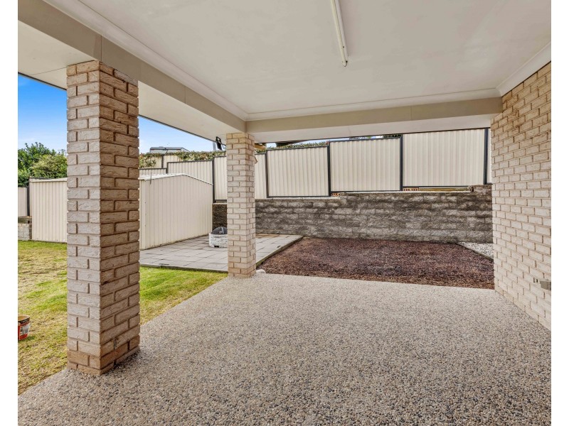 8 Wildcard Drive, Glenvale QLD 4350