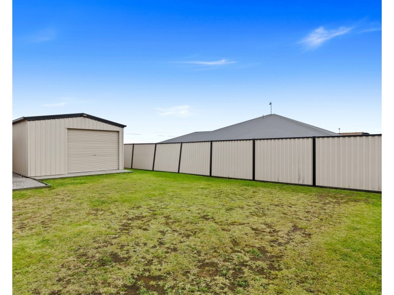8 Wildcard Drive, Glenvale QLD 4350