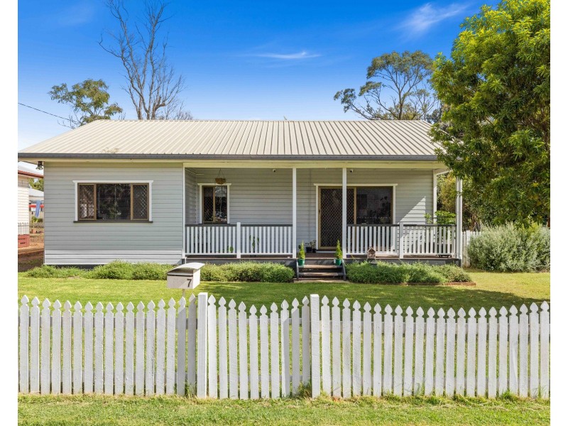 7 Burton Street, Harristown QLD 4350