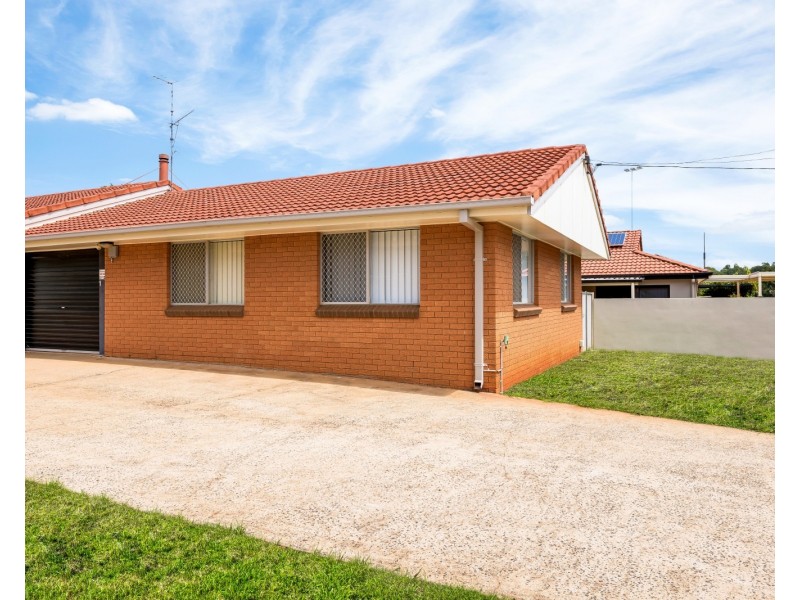 Unit 1/24A Grey Street, South Toowoomba QLD 4350