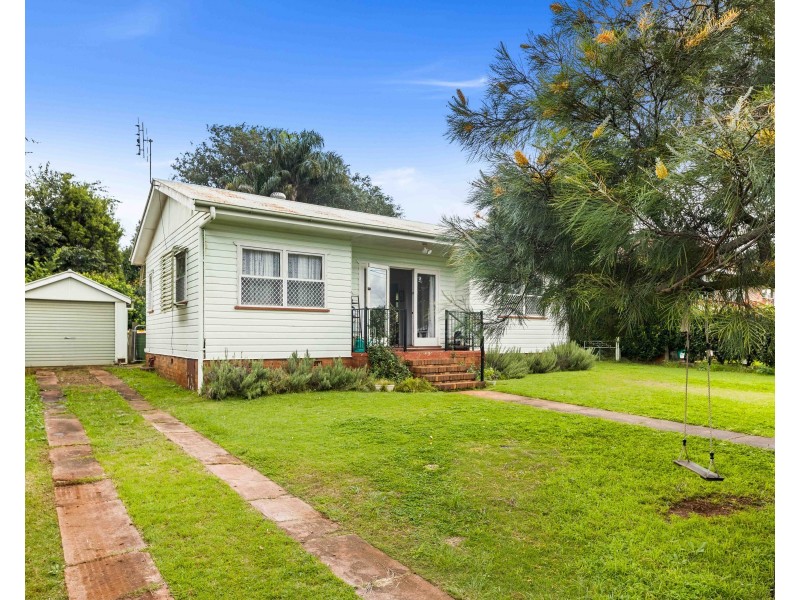 6 Jonathan Street, Rockville QLD 4350