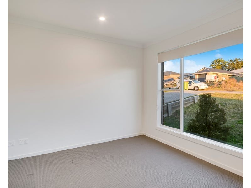 7 Downs Street, Glenvale QLD 4350