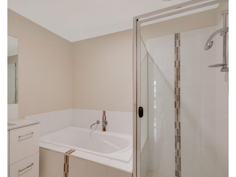 Unit 1/27 Weebah Place, Cambooya QLD 4358