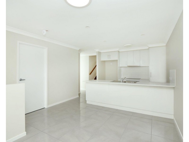 Unit 2/12 Kershaw Close, Cranley QLD 4350