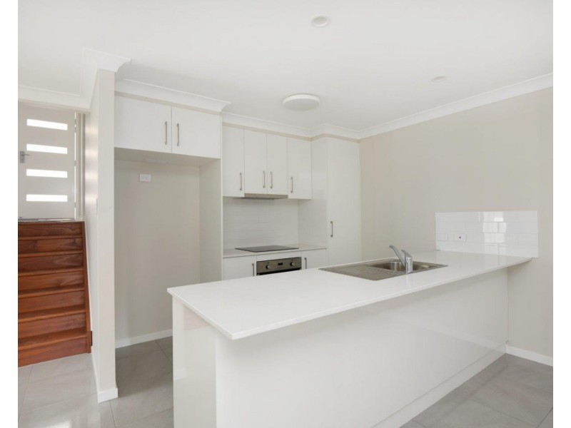 Unit 2/12 Kershaw Close, Cranley QLD 4350