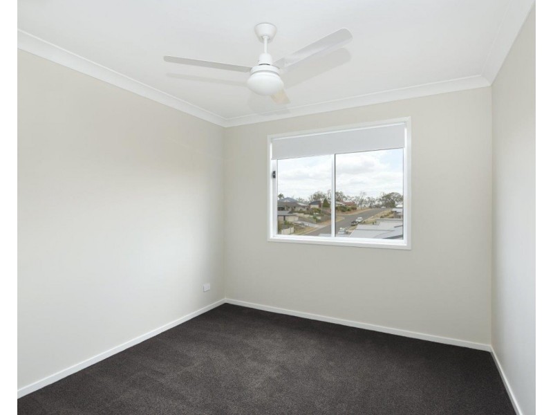 Unit 2/12 Kershaw Close, Cranley QLD 4350