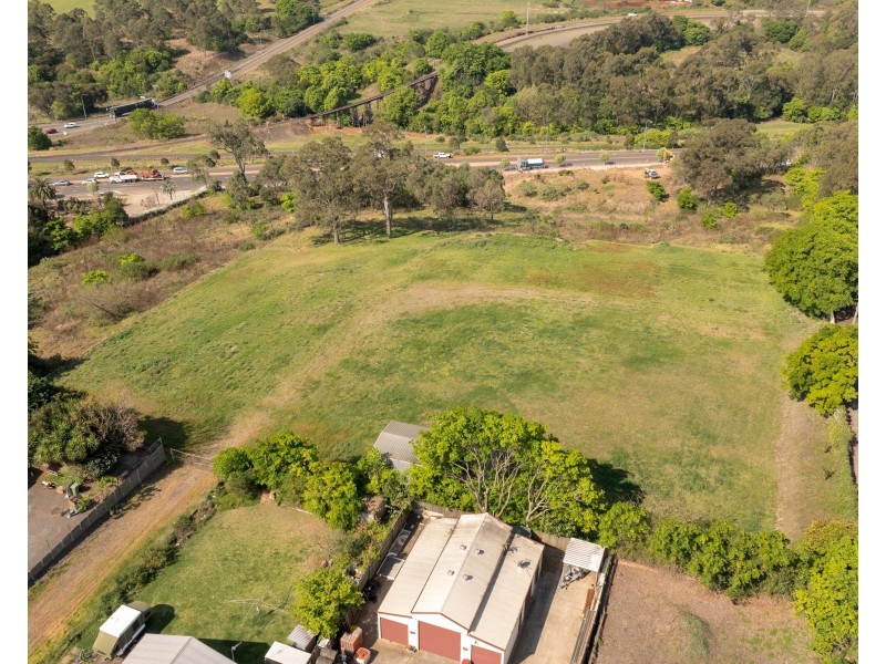 4 Vanity Street, Rockville QLD 4350