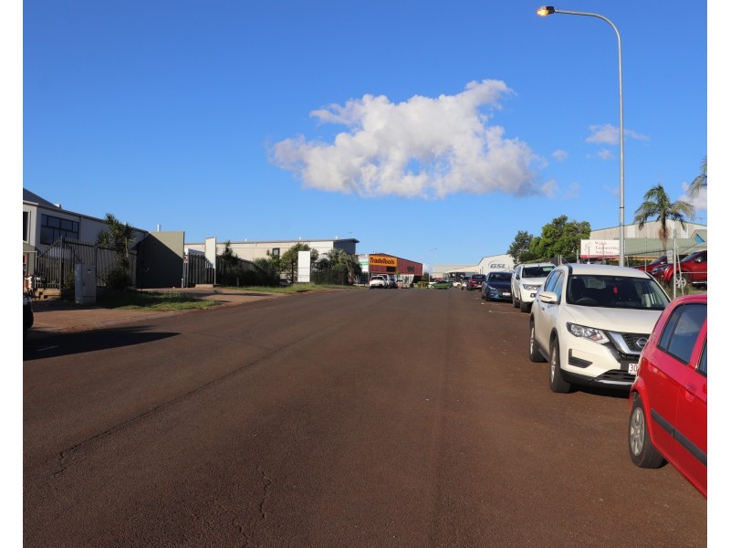 18 Freighter Avenue, Wilsonton QLD 4350