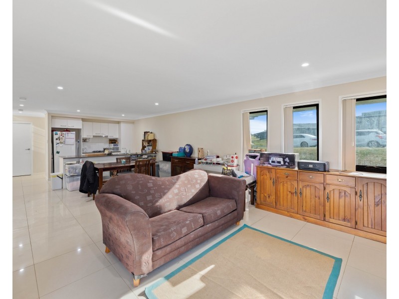 8 Kensei Street, Wyreema QLD 4352