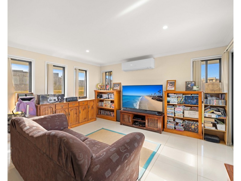 8 Kensei Street, Wyreema QLD 4352