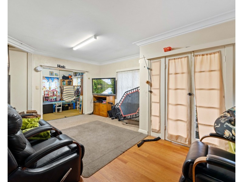 49 Croxley Street, Harristown QLD 4350