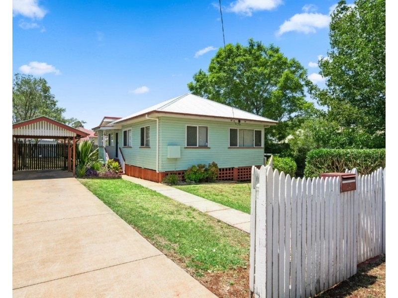35 Elizabeth Street, South Toowoomba QLD 4350