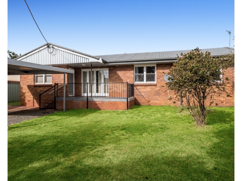 Unit 1/258 James Street, Harristown QLD 4350