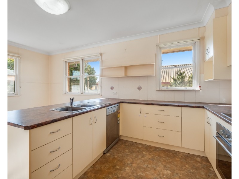 Unit 1/258 James Street, Harristown QLD 4350
