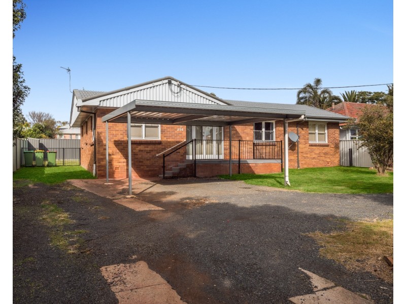 Unit 1/258 James Street, Harristown QLD 4350