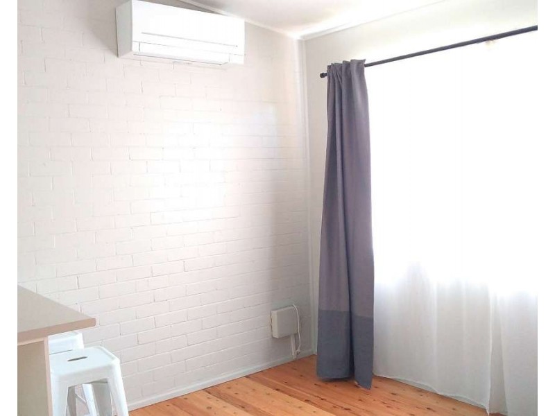 Unit 1/2 Long Street, Rangeville QLD 4350