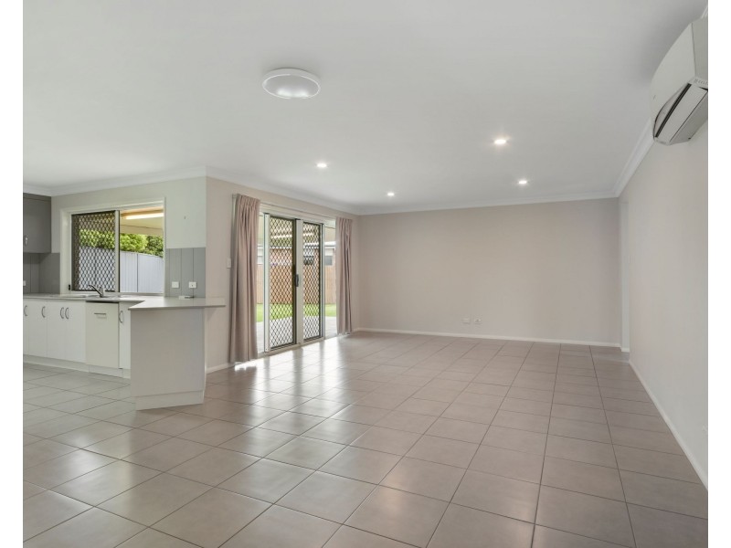 11 Blades Court, Middle Ridge QLD 4350