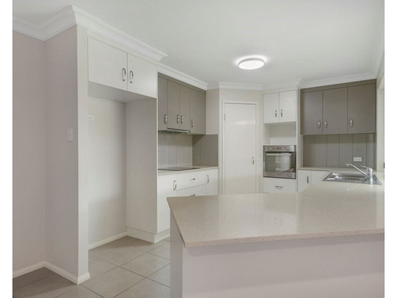 11 Blades Court, Middle Ridge QLD 4350