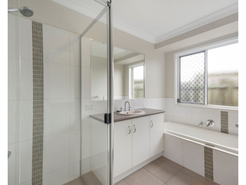 11 Blades Court, Middle Ridge QLD 4350