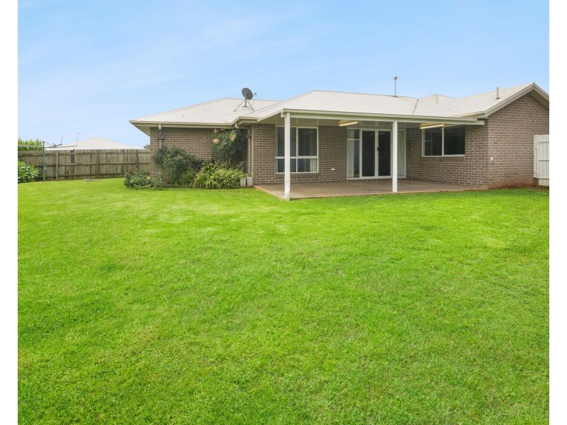 11 Blades Court, Middle Ridge QLD 4350